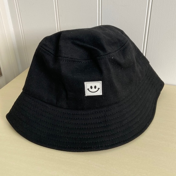 Other - black bucket hat